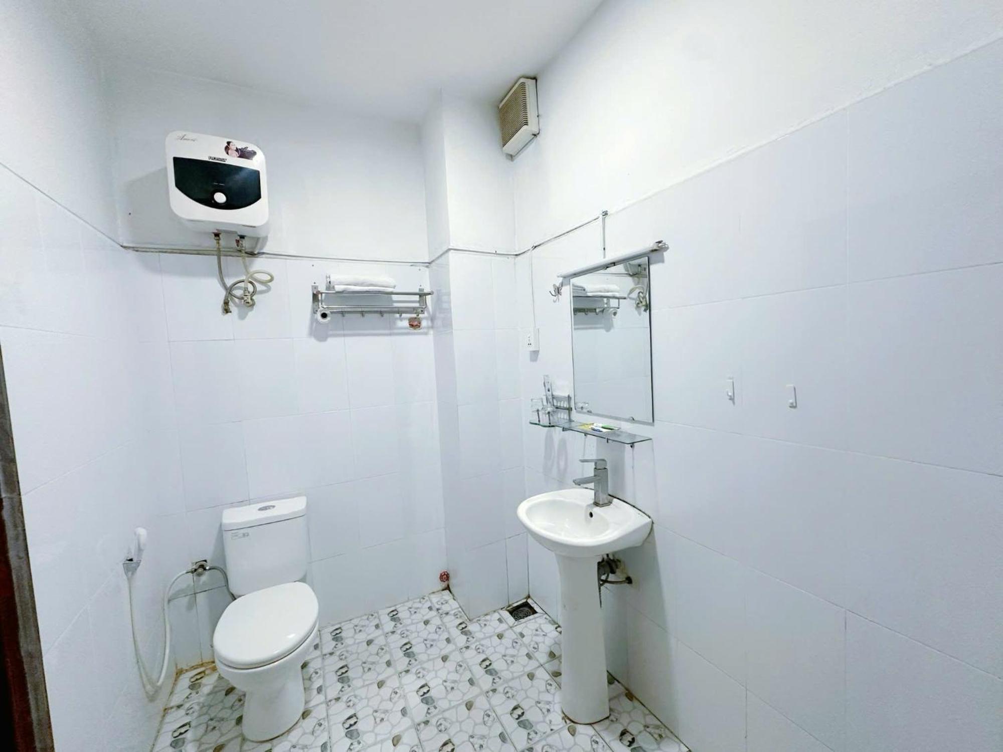Khách sạn H79